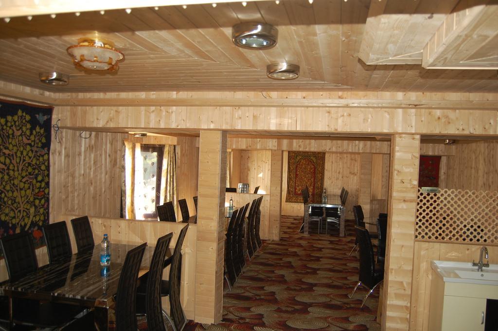 Hotel Zahgeer Continental Gulmarg Oda fotoğraf
