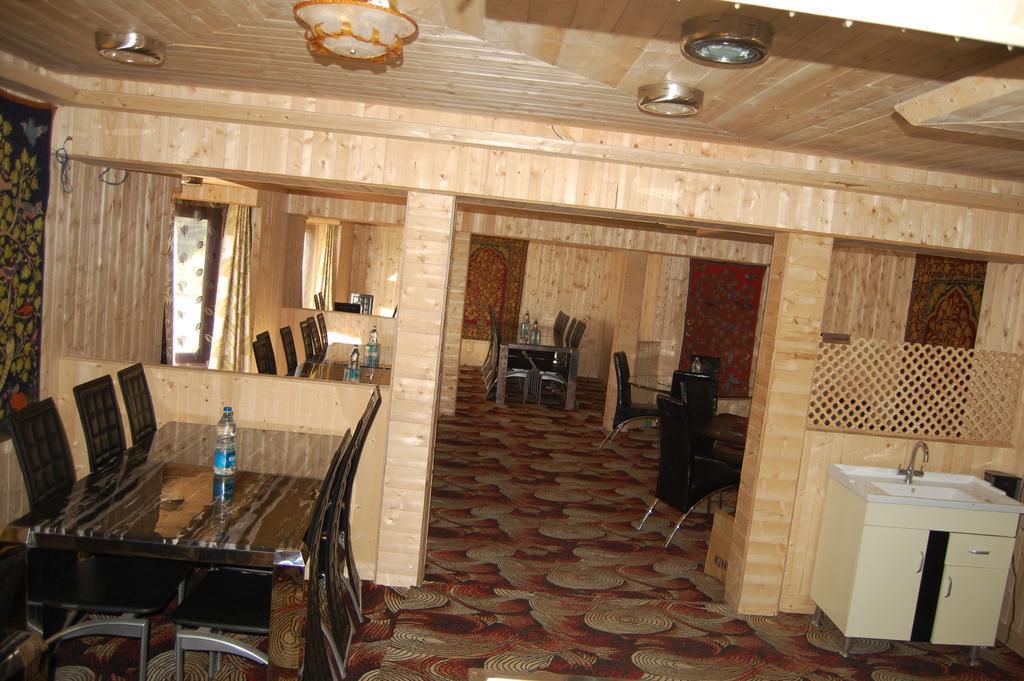 Hotel Zahgeer Continental Gulmarg Oda fotoğraf